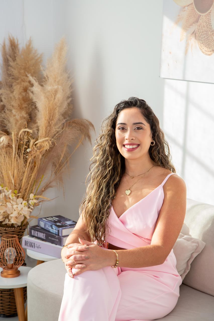 Nathália Santos durante atendimento